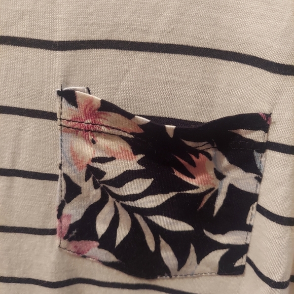 Zumiez Womens NWT Bartlett White Stripe with Floral Sleeve Size Small - Picture 3 of 4